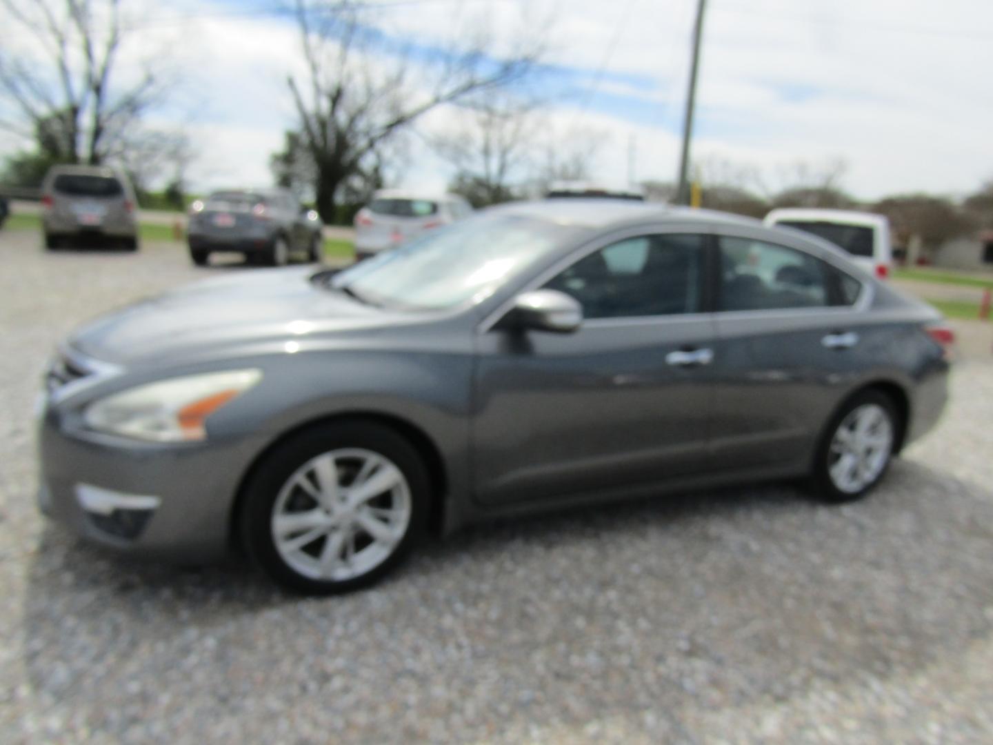 2015 Gray Nissan Altima 2.5 S (1N4AL3AP6FC) with an 2.5L L4 DOHC 16V engine, Automatic transmission, located at 15016 S Hwy 231, Midland City, AL, 36350, (334) 983-3001, 31.306210, -85.495277 - Photo#2